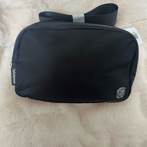 NWT LULULEMON Everywhere Belt Bag in Black